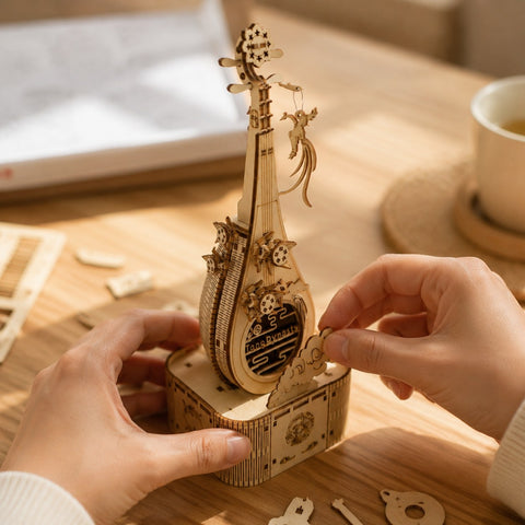 Adult hands assembling the wooden base of the Pipa 3D puzzle